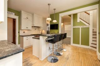 5BR Luxury Retreat With Huge Garage & 3 King Beds - 7