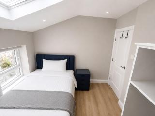 Spacious 7-Bedroom Townhouse in Heart of Thurles - 2