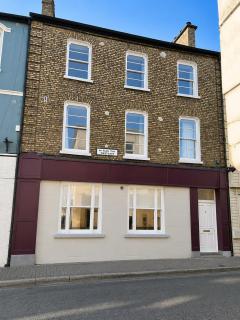 Spacious 7-Bedroom Townhouse in Heart of Thurles - 0