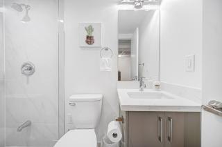 Bright 2BR Apartment with Free Parking - 9