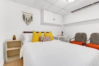 Bright 2BR Apartment with Free Parking - 8