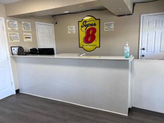 Super 8 by Wyndham Lumberton NC - 3