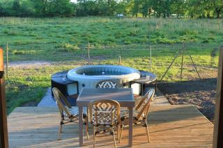 roulotte de charme avec jacuzzi privé - 2