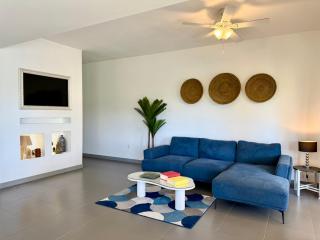 Modern 2-Bedroom with marina view in Porto Cupecoy - 7
