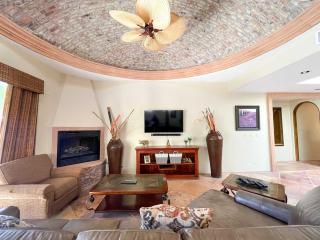3BR Sandy Beach Villa Pools & Beach Access - 4