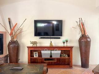 3BR Sandy Beach Villa Pools & Beach Access - 1