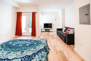 2026 World cup LA 3-Bedrooms Loft Sleep 8 with 2-Parking in Hollywood - 1