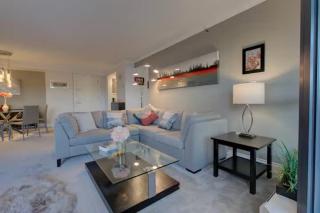 Modern Downtown Vancouver Condo 2BR Pool & Hot Tub - 5