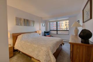 Modern Downtown Vancouver Condo 2BR Pool & Hot Tub - 2