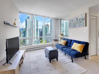 Upscale Designer Apartment in Prime Downtown Location! - 8
