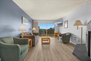 Pet-Friendly Suite for 6 with Kitchen - Pool and Hot Tub - 5