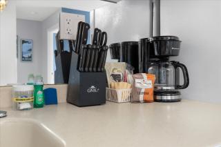 Family Suite with Kitchen - Pool and Hot Tub Sleeps 6 - 4