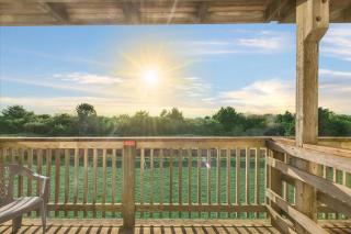 Pet-Friendly King Bed Studio with Pool and Hot Tub - 9