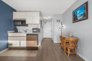 Pet-Friendly King Bed Studio with Pool and Hot Tub - 2