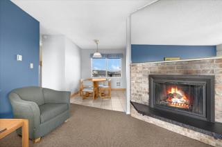 Family Suite for 6 with Kitchen and Fireplace - Pool Hot Tub and Game Room Access - 8