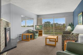 Family Suite for 6 with Kitchen and Fireplace - Pool Hot Tub and Game Room Access - 5