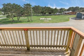 Family Suite for 6 with Kitchen and Fireplace - Pool Hot Tub and Game Room Access - 5