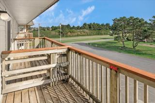 Family Suite for 6 with Kitchen and Fireplace - Pool Hot Tub and Game Room Access - 6