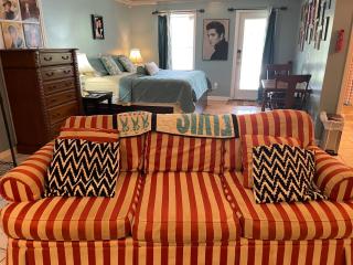 Elvis Presley Fan Studio - 7