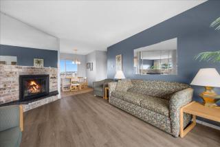 Pet-Friendly Family Suite - Kitchen - Pool and Hot Tub - 3