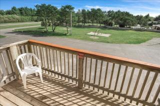 Pet-Friendly Family Suite - Kitchen - Pool and Hot Tub - 4