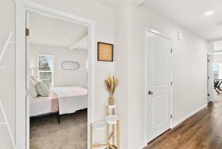 Top floor corner condo with UNREAL views of Commencement Bay DT Tacoma skyline - 1