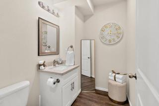 Top floor corner condo with UNREAL views of Commencement Bay DT Tacoma skyline - 4