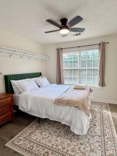 Cozy modern Mediterranean haven, 1 King 2 Queens - 4