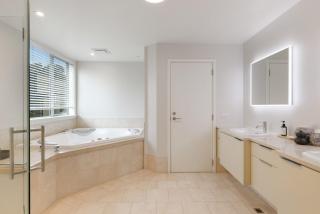 Executive Living Space on Avon River - 9