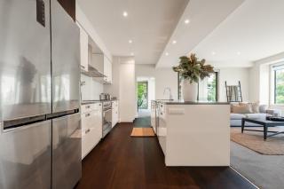 Executive Living Space on Avon River - 4