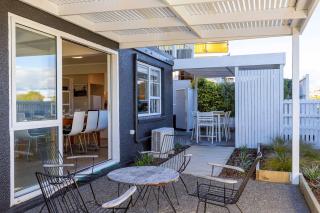 Roberts Street Central 4 Bedroom Sleeps 10 - 3
