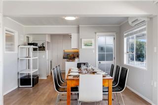 Roberts Street Central 4 Bedroom Sleeps 10 - 1