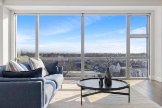 Chic 2-Bedroom Apartment on Avon River - 8