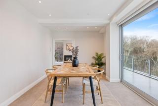 Chic 2-Bedroom Apartment on Avon River - 6