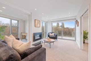 Chic 2-Bedroom Apartment on Avon River - 4