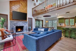 STILL - ColorBLOCK, Tub, Lake, Sauna, GameRoom, BigDeck, EV - 0