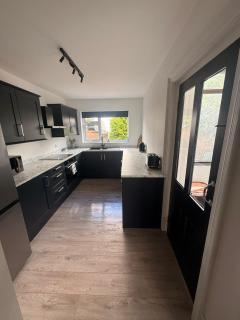 Cosy 4 bedroom house - 6