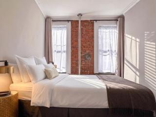 Suite - East Harlem, Manhattan by Monthier - 9