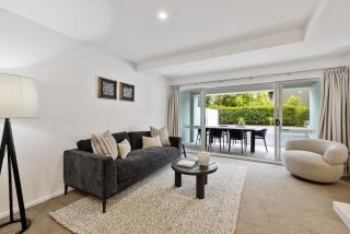 Modern City Apartment with Pool, Gym, Free Parking - 9