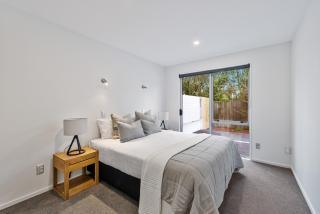 Modern City Apartment with Pool, Gym, Free Parking - 2