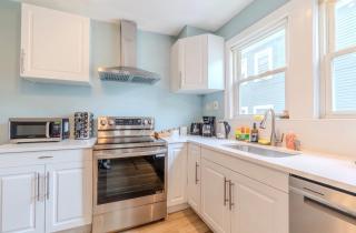 Modern 3BR 2BA Near Boston and MBTA Bright and Stylish - 9