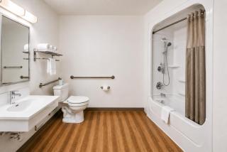 Econo Lodge Menomonie - 4