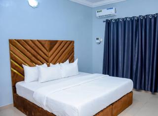 Executive Private Bed and Bath - 4