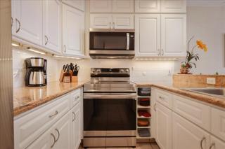 Direct oceanfront condo with AC at Sea Village - 5