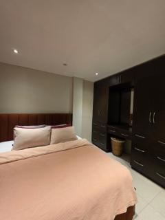 Lomani's Home - Airport Accommodation - 8