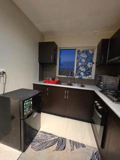 Lomani's Home - Airport Accommodation - 6