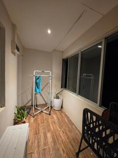 Lomani's Home - Airport Accommodation - 5