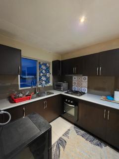 Lomani's Home - Airport Accommodation - 3