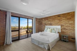 Takapa on Avocet 2 - 5