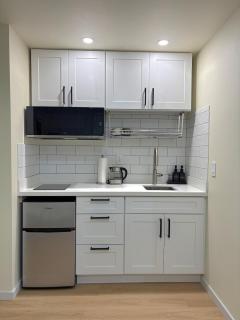 New Modern Studio Near Paine field - 1